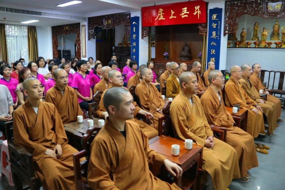 二十年前的一场屠杀，因为贫穷，八十万人失去生命，人性的黑暗