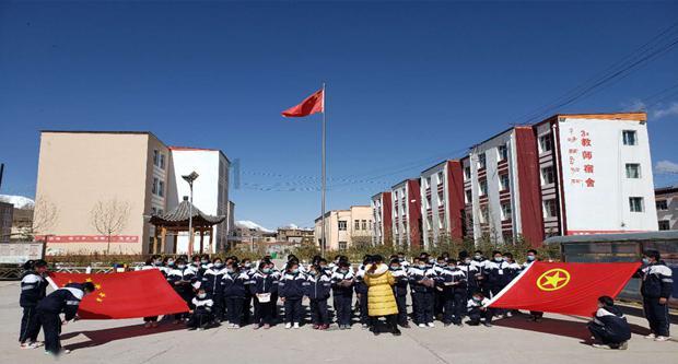 市十六届人大四次会议召开预备会议